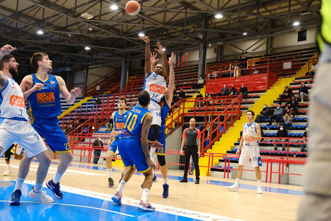 Basket A2, la Gevi Napoli fa suo il derby con la Givova Scafati
