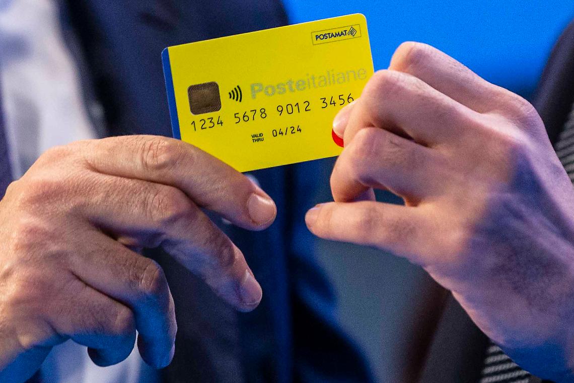 Reddito di cittadinanza, si cambia: possibile sospensione senza tagli o perdite dell'assegno per chi lavora