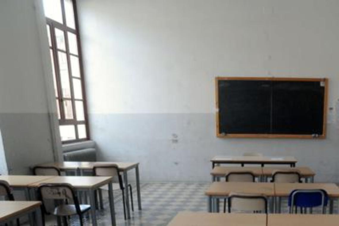 Coronavirus, Lopalco: «Riaprire le scuole subito è rischioso»