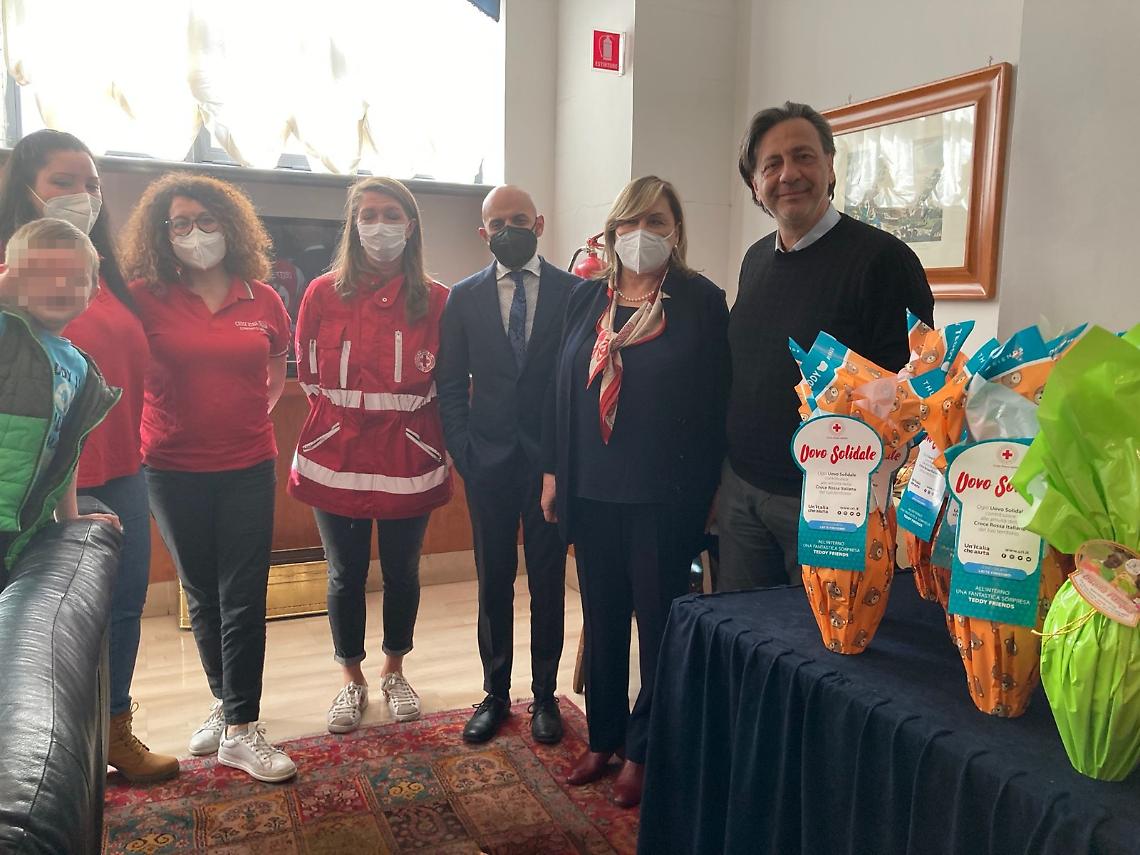 Trapanese consegna uova di Pasqua a bimbi ucraini
