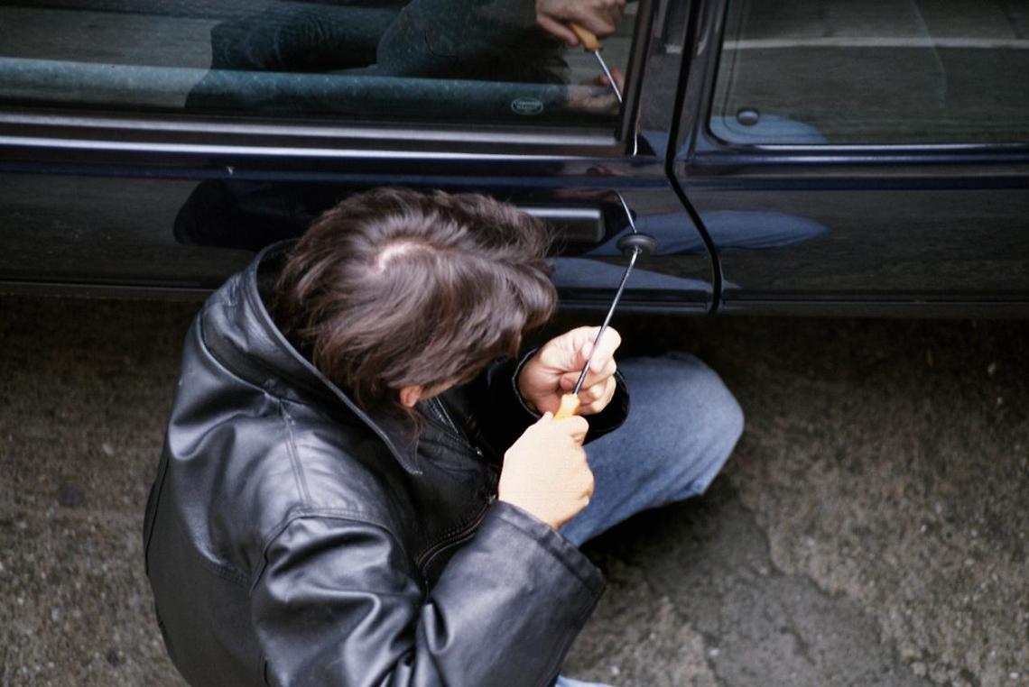 Auto rubate e rivendute on line: 4 presi a Castellammare e Gragnano