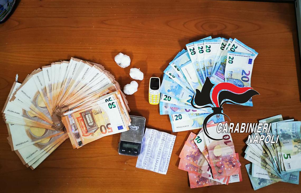 In casa cocaina e oltre 5mila euro in contanti, arrestata coppia di pusher