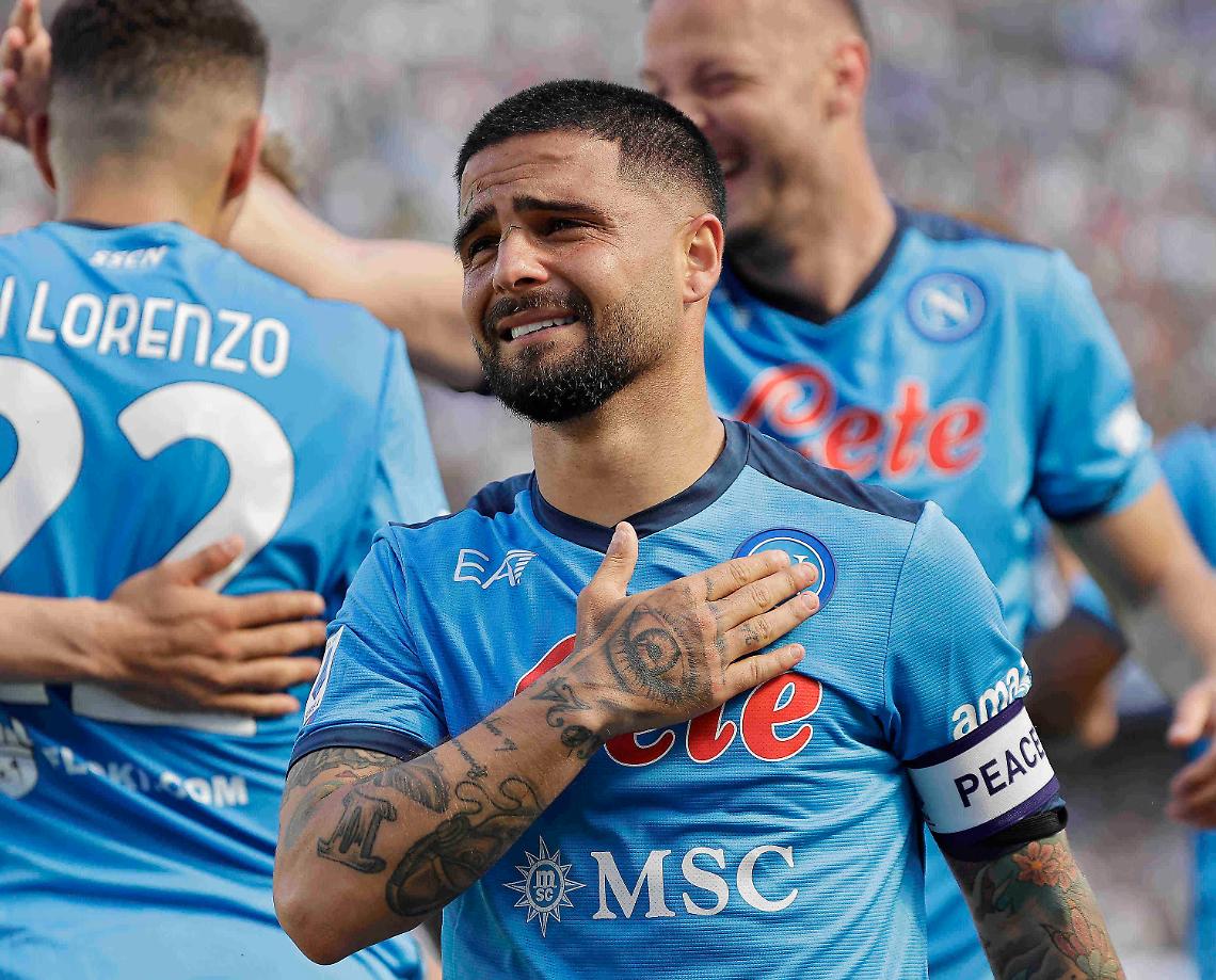 Napoli-Genoa 3-0, Insigne saluta con gol e lacrime