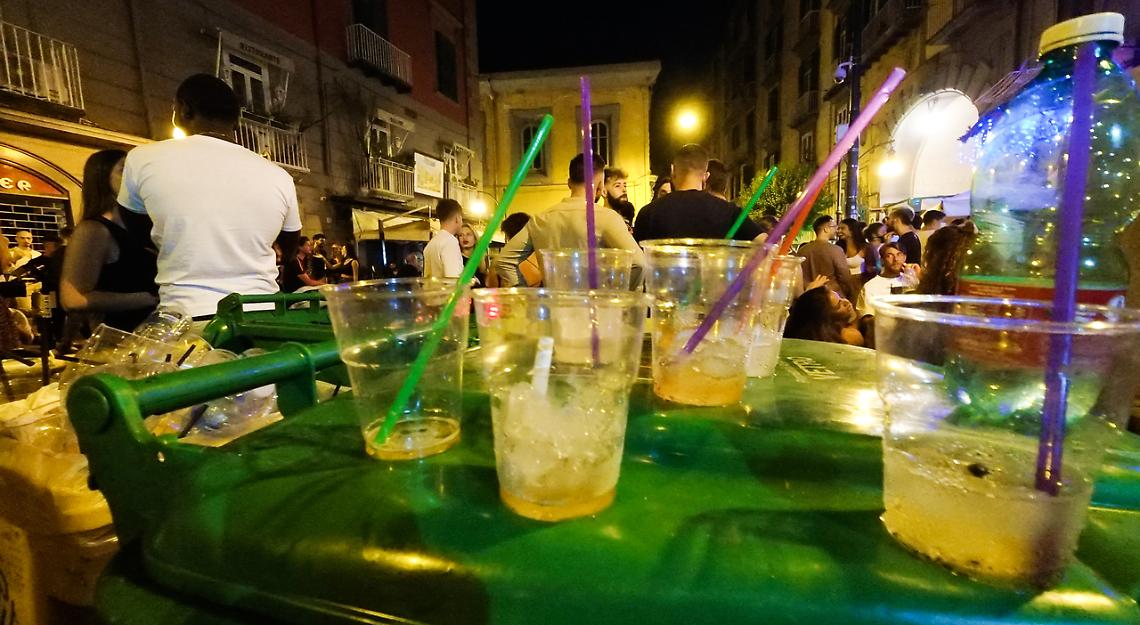 Vende alcolici a minori, locale chiuso per 15 giorni