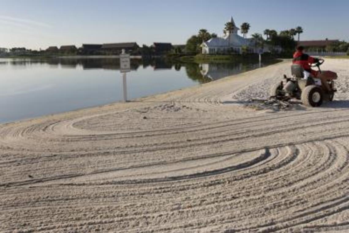 Florida, bimbo attaccato da alligatore e trascinato in acqua vicino a resort di Disney World