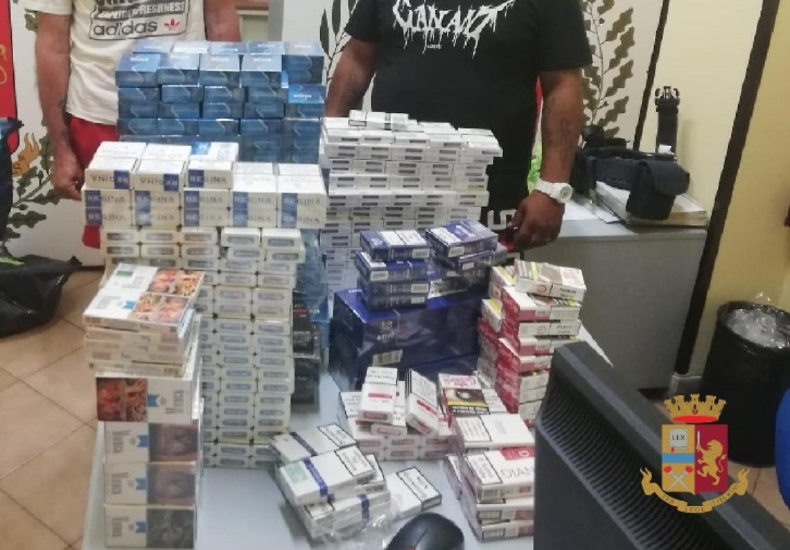 Sequestrati 14 chili di sigarette a Ponticelli, due arrestati e un denunciato