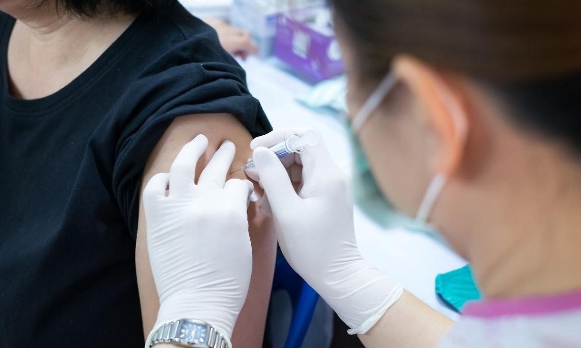 L’incubo di Gioia dopo il vaccino: «Ho perso l'uso di un occhio per una trombosi cerebrale»