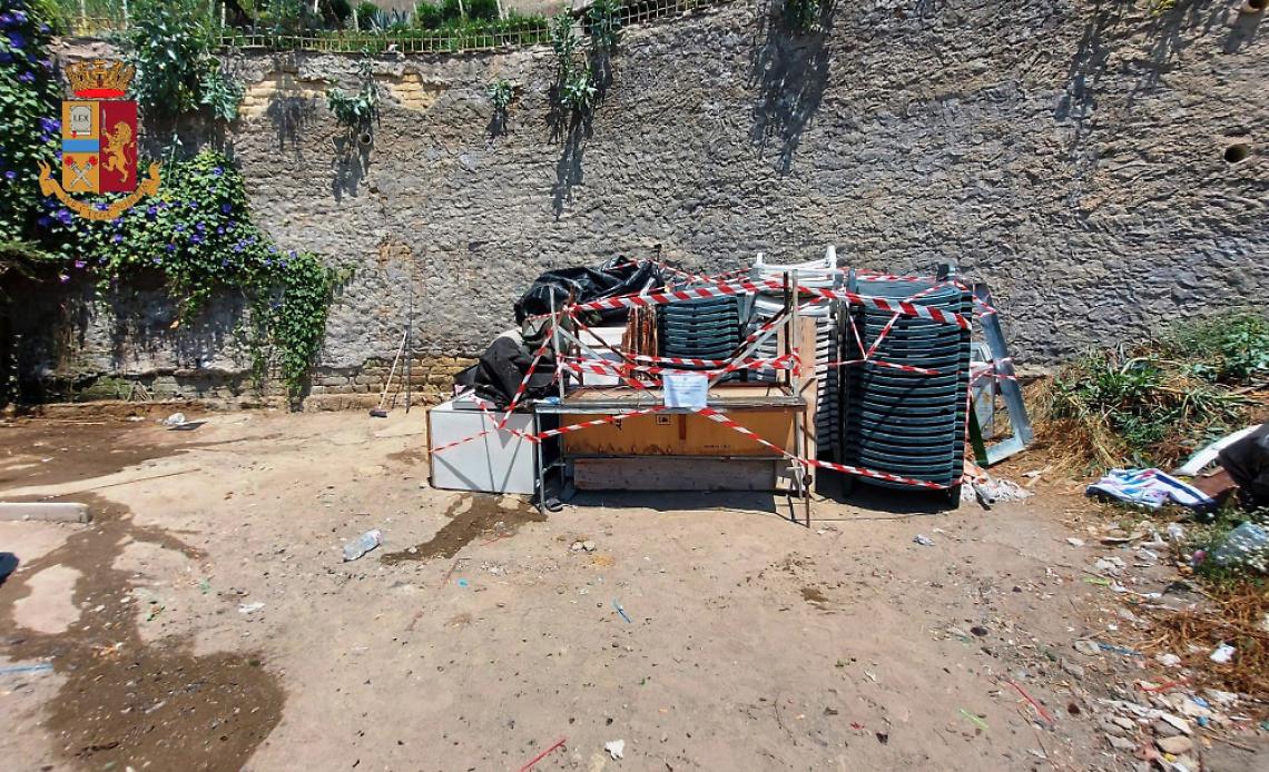 Allestisce lido abusivo a Marechiaro, 70enne denunciato