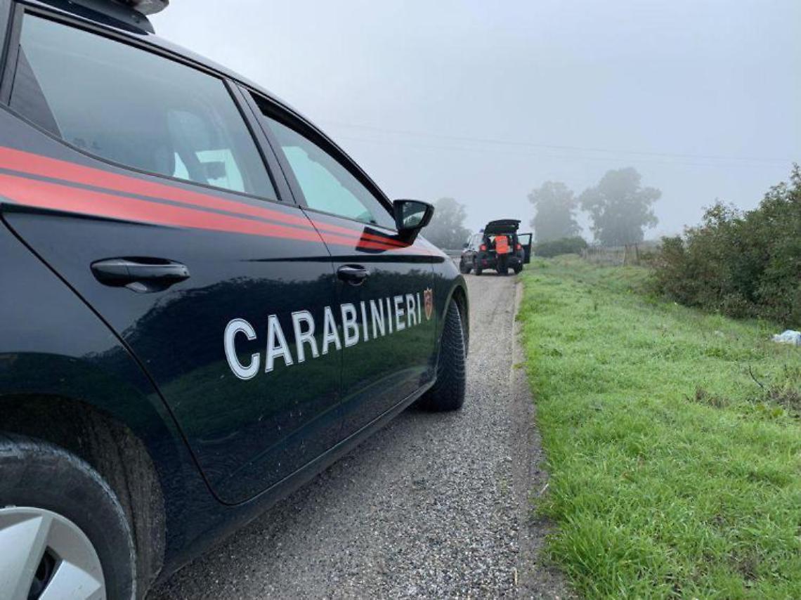  45enne uccide la moglie a coltellate e fugge