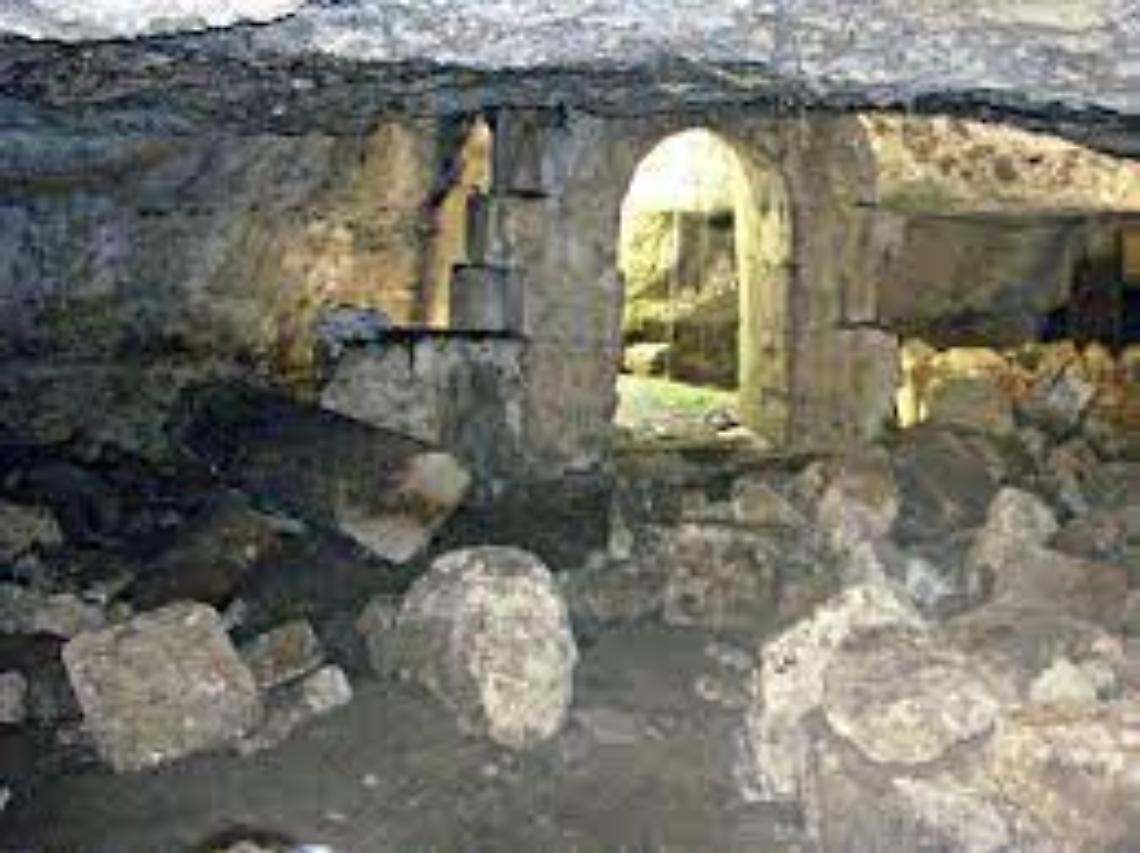 Grotta dell'Annunziata usata come rimessa barche, scatta il sequestro