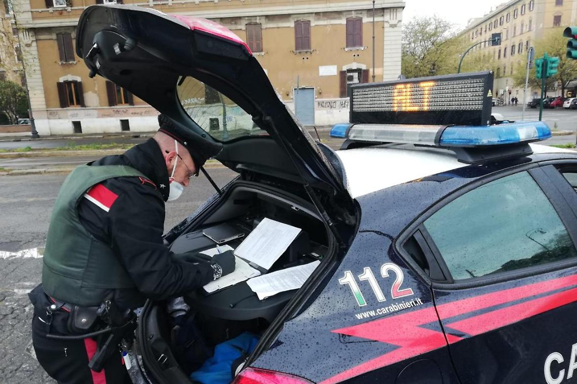 Castellammare, ruba in un negozio di abbigliamento: 26enne arrestato
