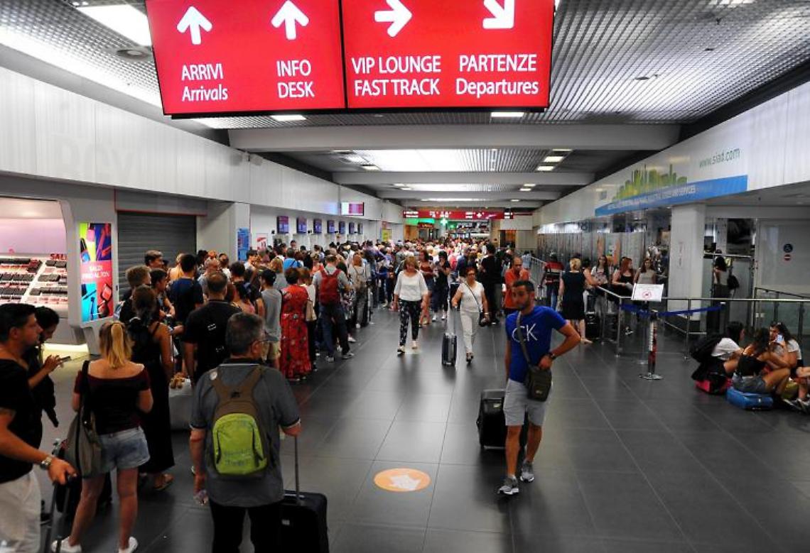 Sciopero aerei 15 luglio: voli cancellati e garantiti, cosa fare