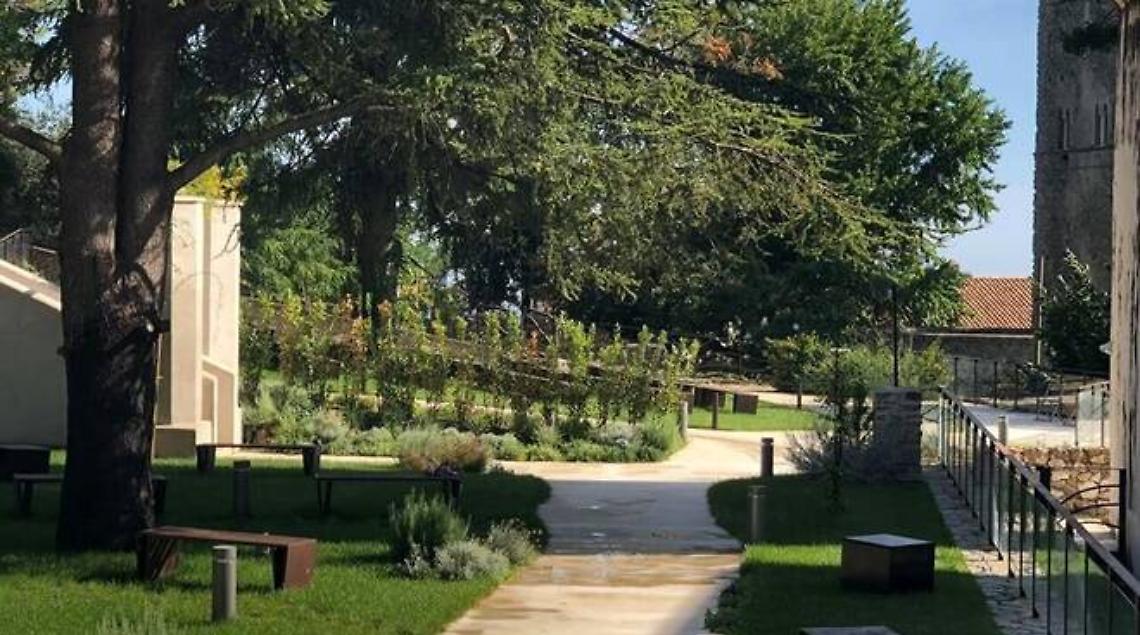 Nozze nei Giardini di Monsignore a Ravello: bufera sulla Regione