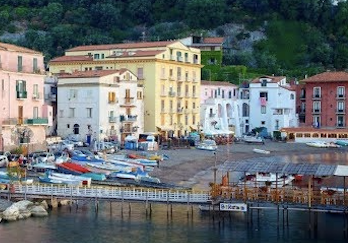 Sorrento, stop bagni a Marina Grande