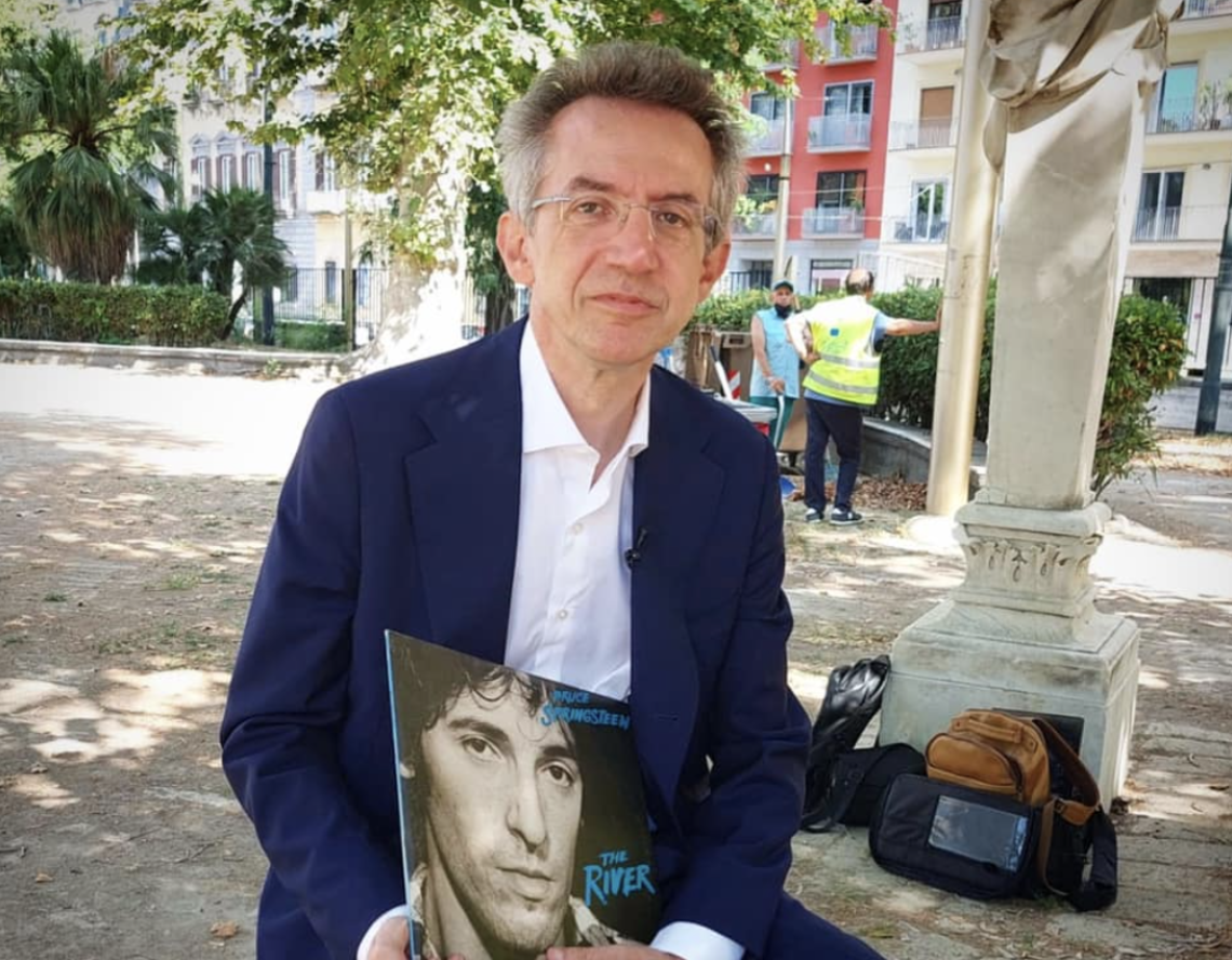 Manfredi con disco di Springsteen: Napoli tornerà al centro della musica