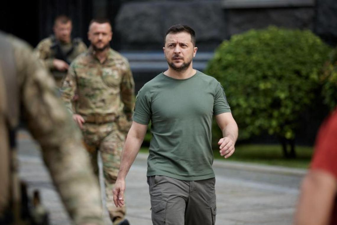 Ucraina, incidente d'auto per Zelensky: «È illeso»