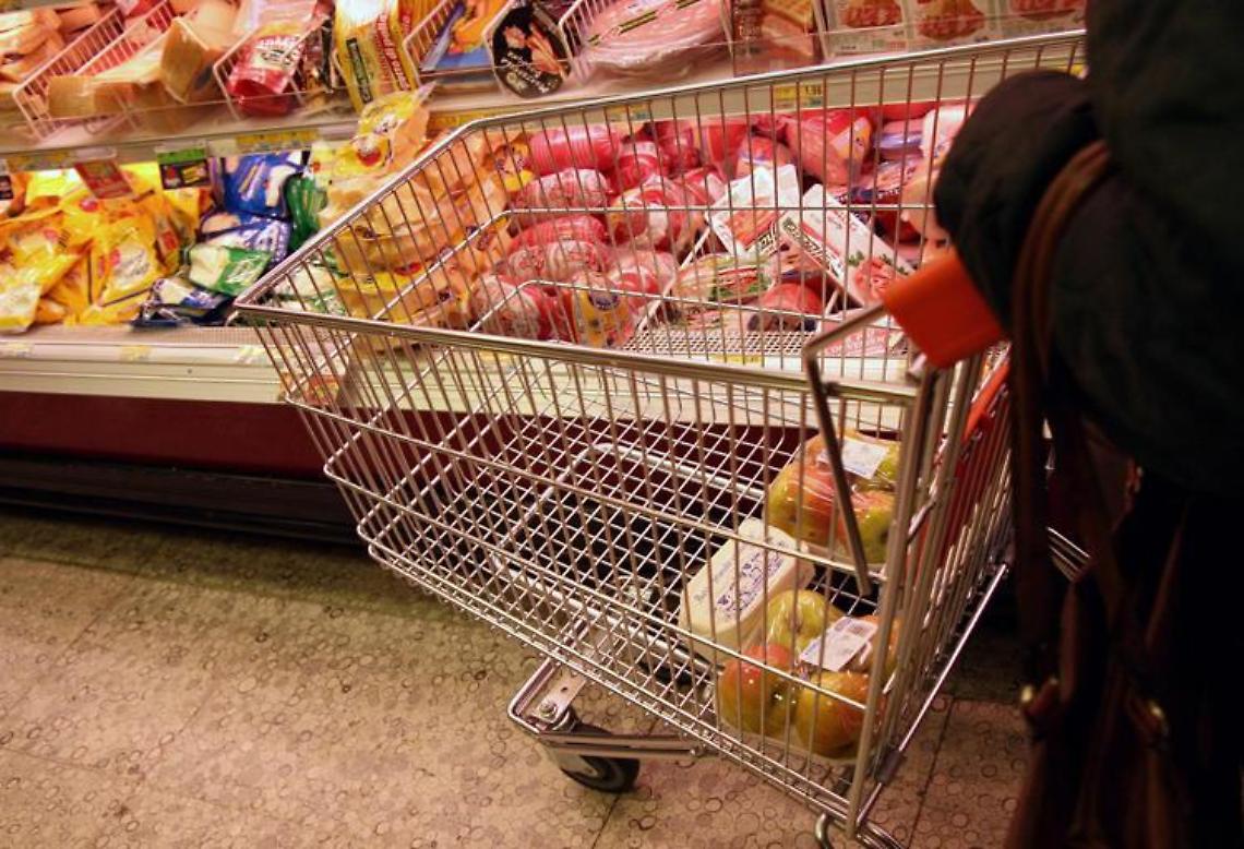 Carrello della spesa sempre pi&ugrave; pesante