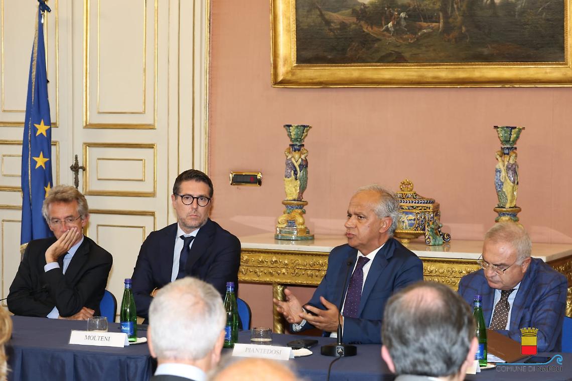 Il ministro dell'Interno: «Attenzione su Napoli, ci saranno nuovi blitz». Manfredi: «Più polizia di notte»