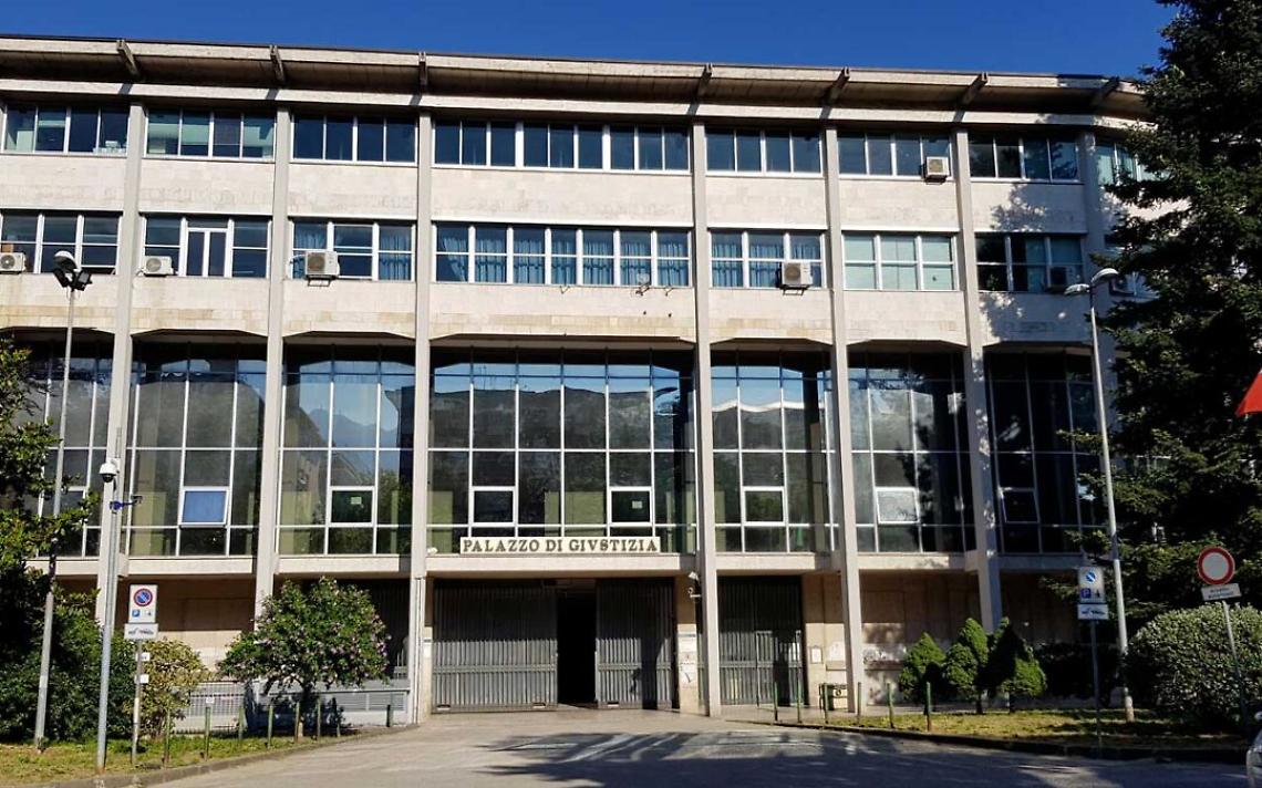 Quindicenne morì fulminata nella vasca da bagno, 5 indagati