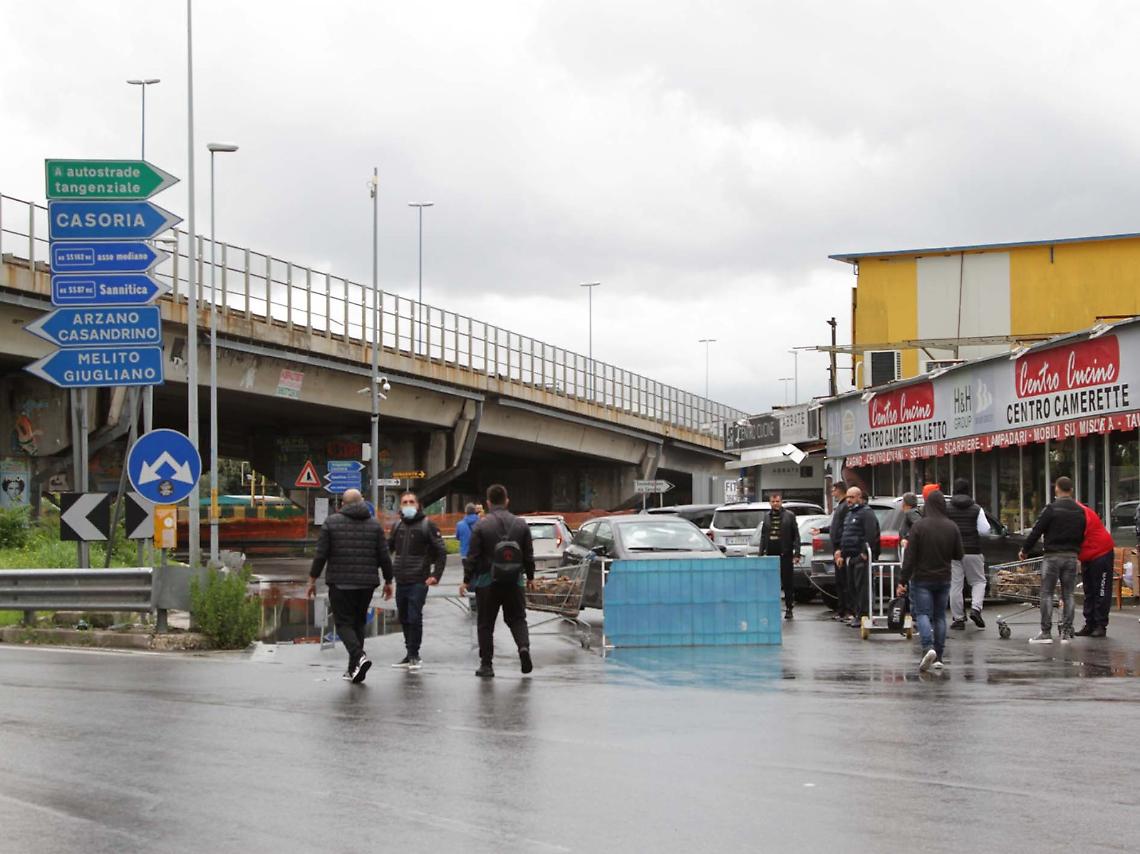 Protesta ad Arzano, blocco stradale contro il mini-lockdown