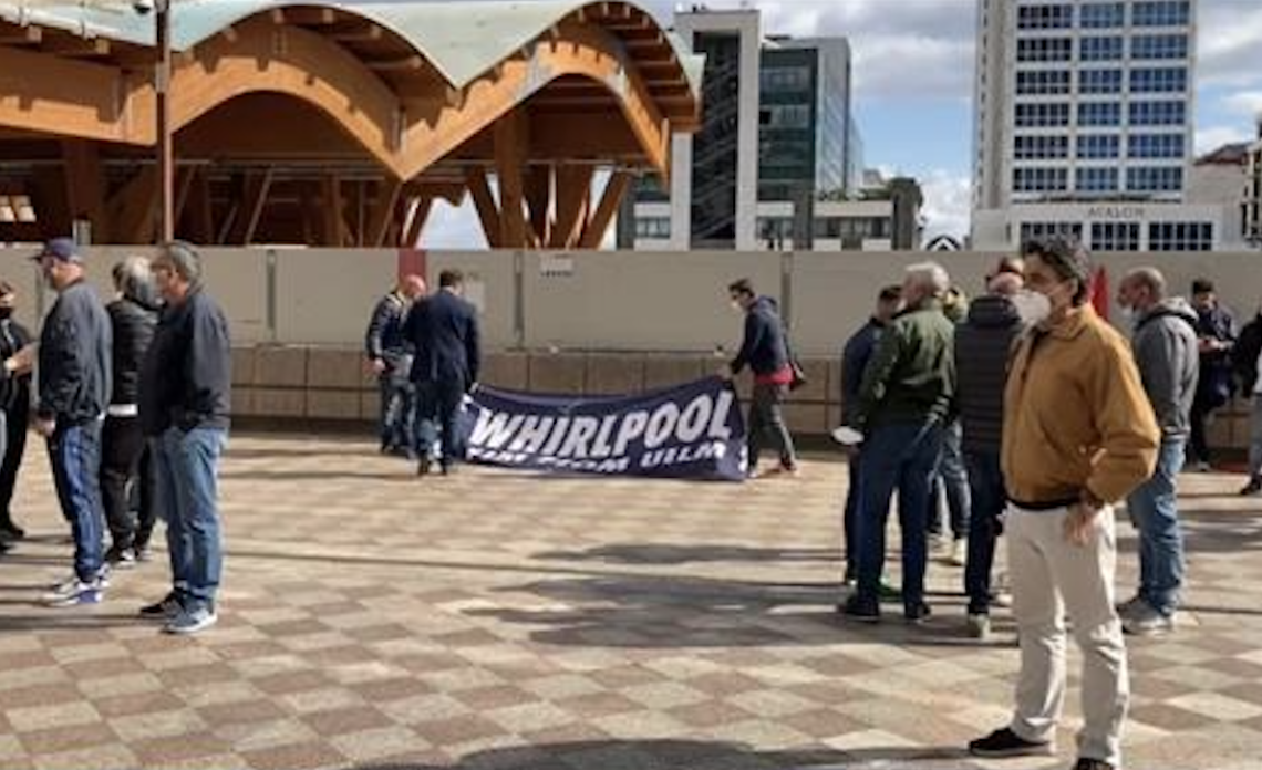 Whirlpool Napoli, tavolo al Mise: lavoratori in presidio