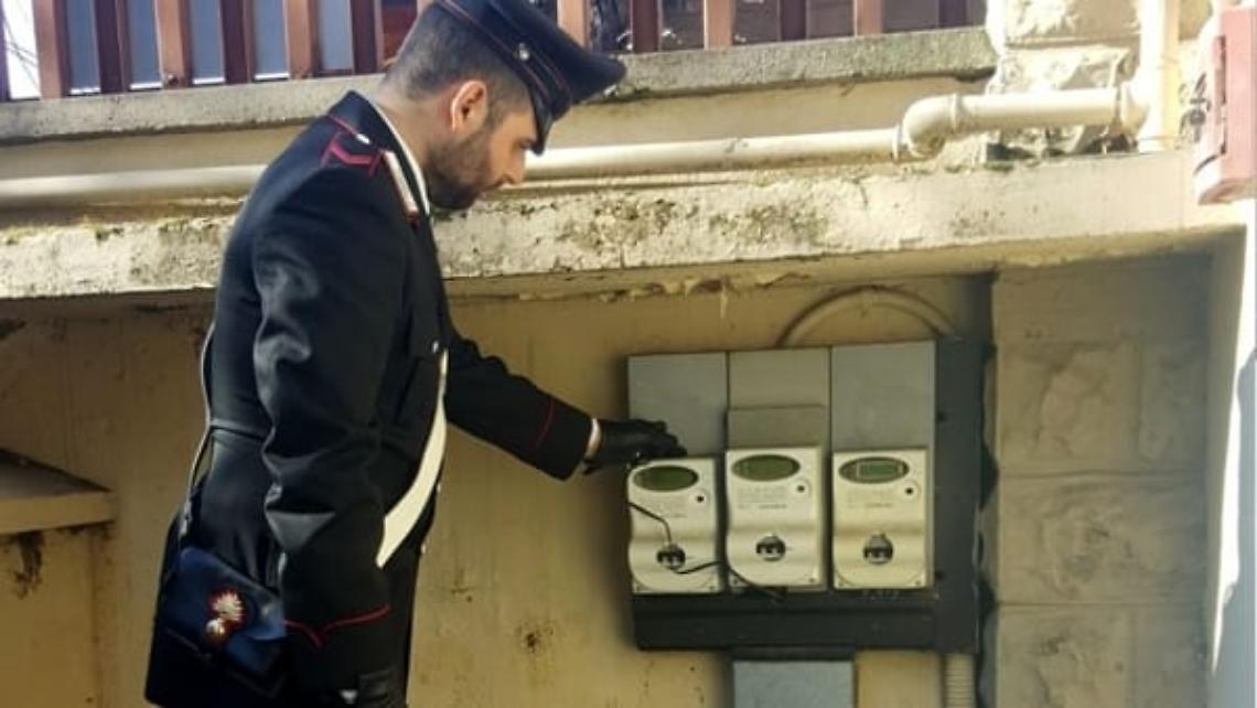 Studi dentistici illuminati abusivamente, arrestato 43enne