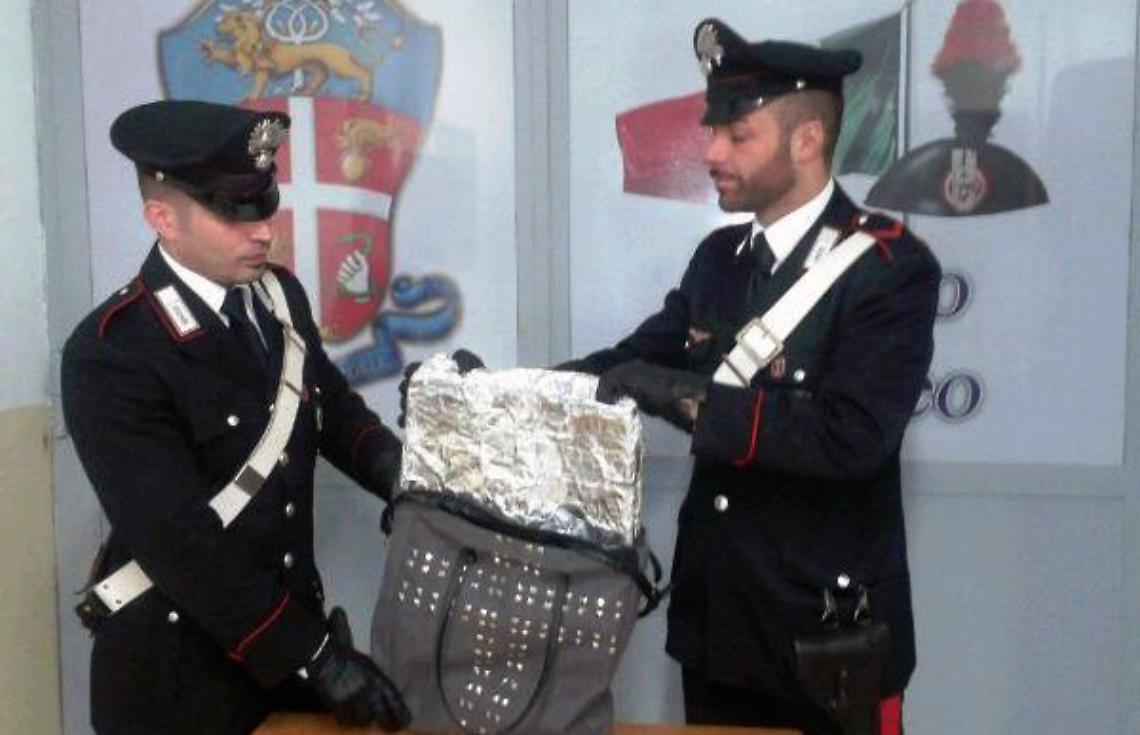 Casoria, furto di videogiochi con una borsa schermata