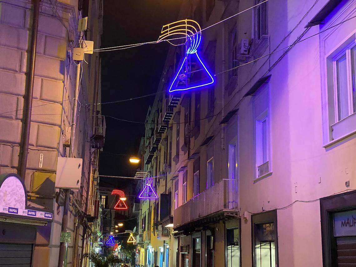 "Di-segni di luce", si accende a Chiaia il Natale di Lello Esposito