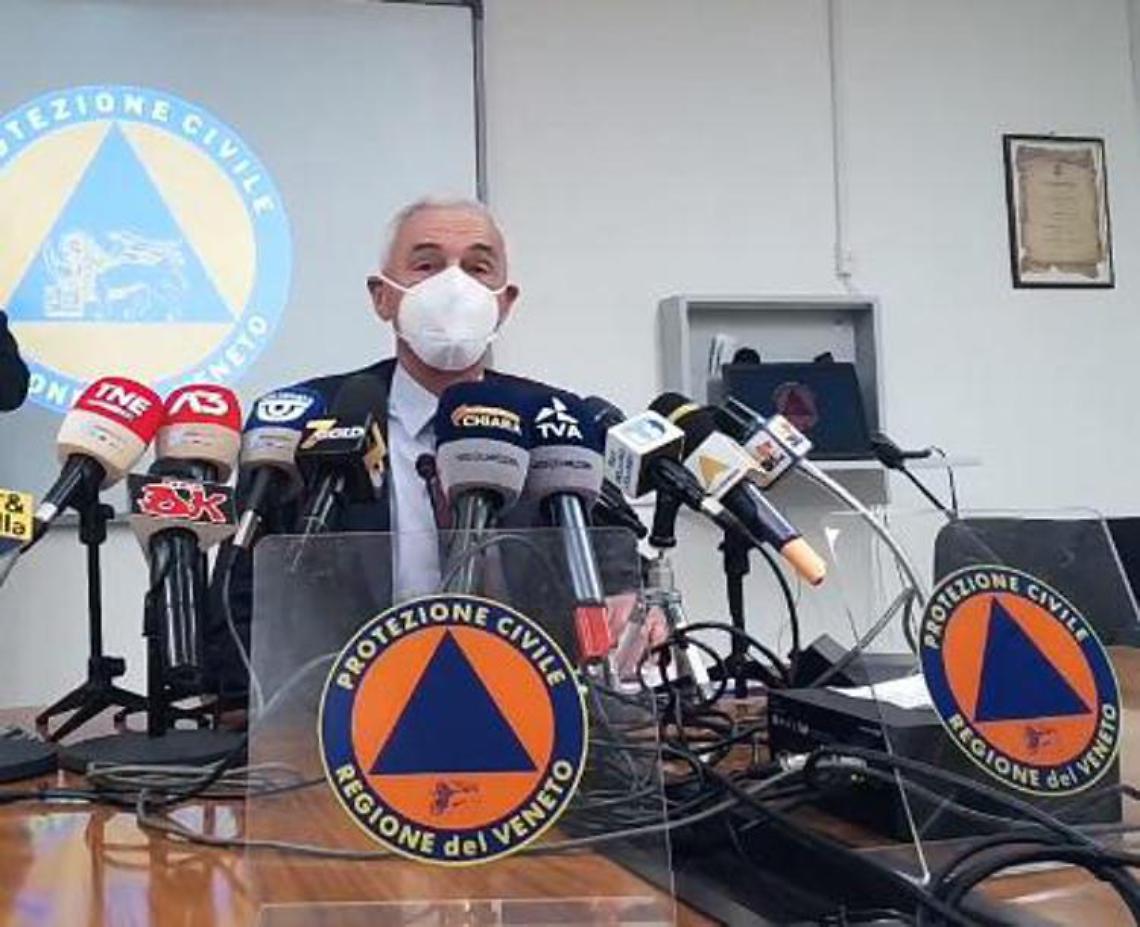 Terza dose vaccino, Palù: «Altissima efficacia contro infezione»