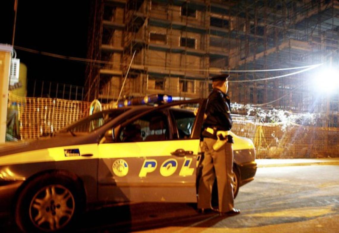 Sorpreso a rubare ponteggi da un cantiere, denunciato