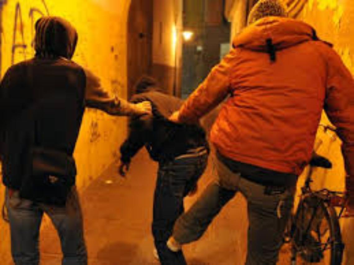 Bullismo e violenze a ragazzo disabile, uno dei maggiorenni ai domiciliari