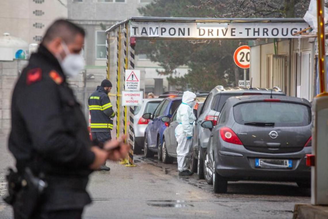 Variante Omicron, Kluge: «In Italia picco tra 2-3 settimane»