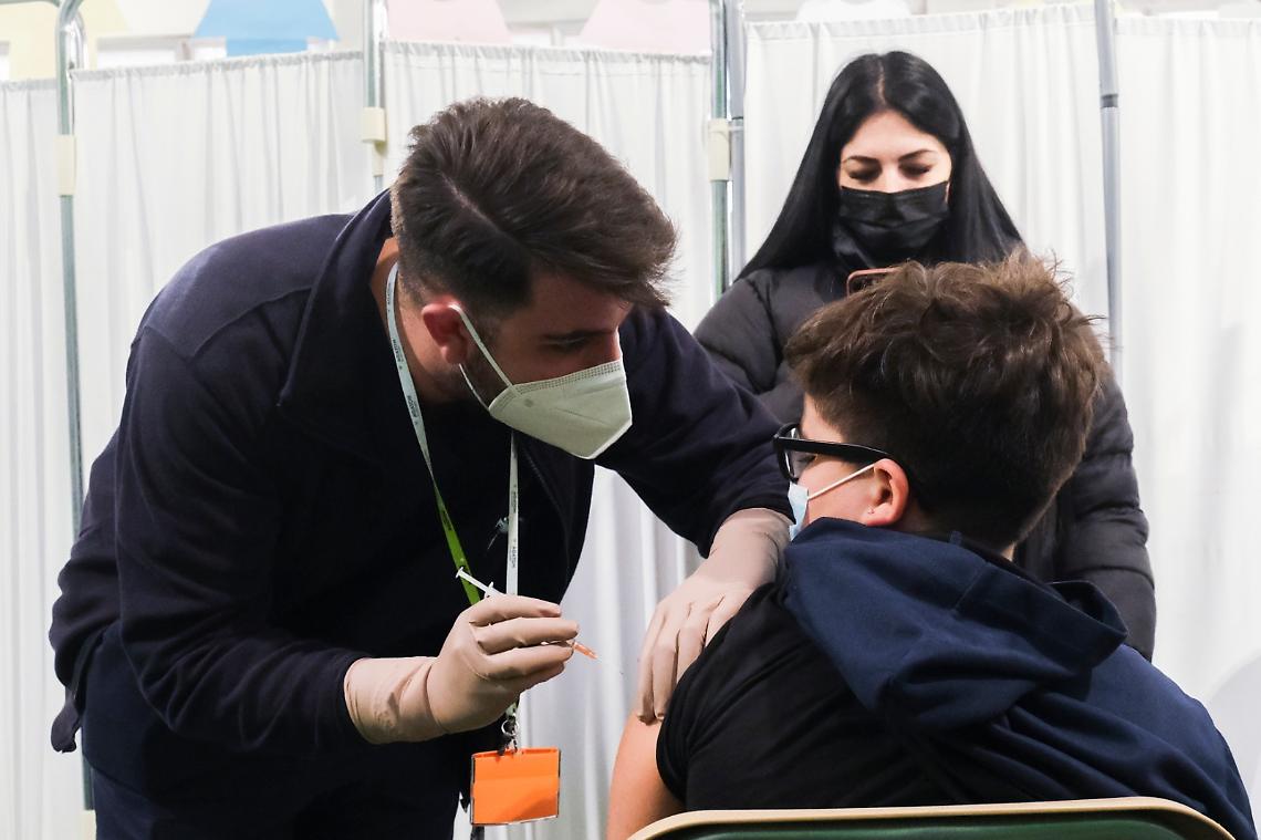 Asl Napoli: «Richiesta vaccini aumentata, convinti molti genitori»