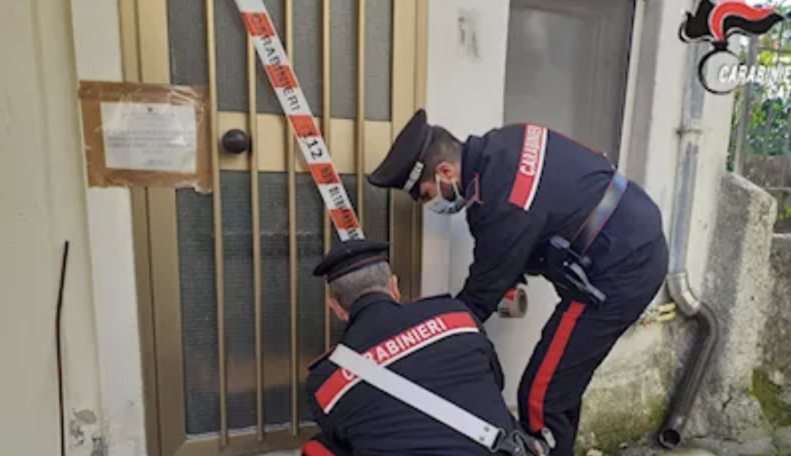 Uccide la moglie durante una lite soffocandola, fermato