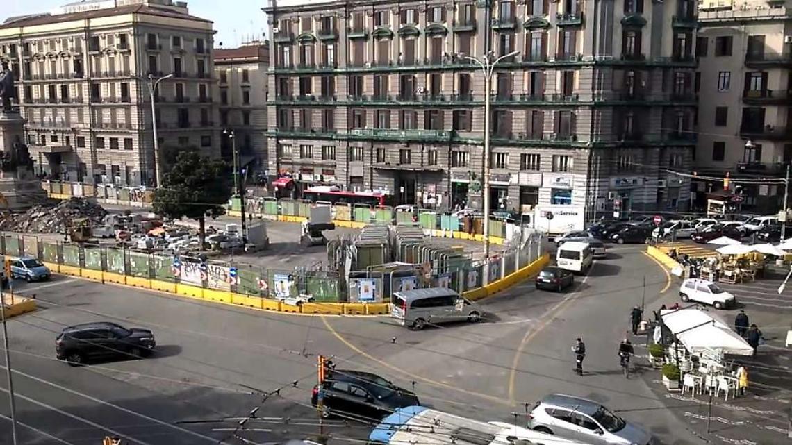 Corso Garibaldi, turista investito mentre attraversa