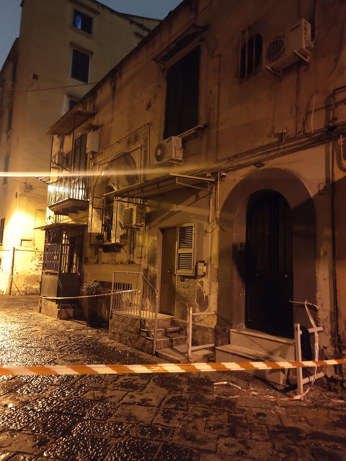 Crollo in vico del Pero: un ferito e sei evacuati