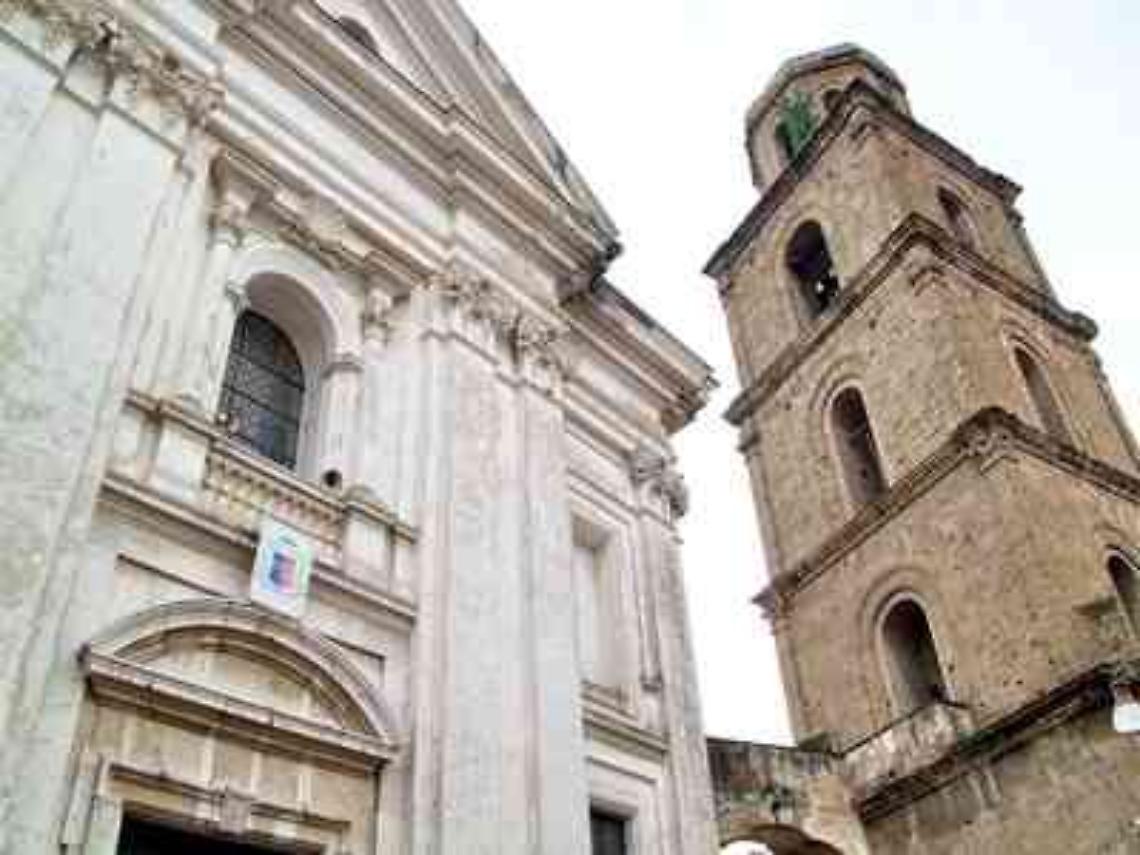 Esorcismi per "liberare" ragazza dal demonio: sacerdote sospeso