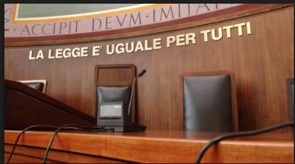Senza patente, provocò incidente mortale sulla Sorrentina. Non risarcirà l'Axa