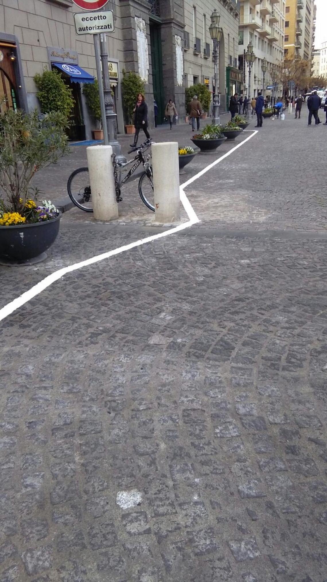 Piazza Municipio, il Comune vara la segnaletica creativa