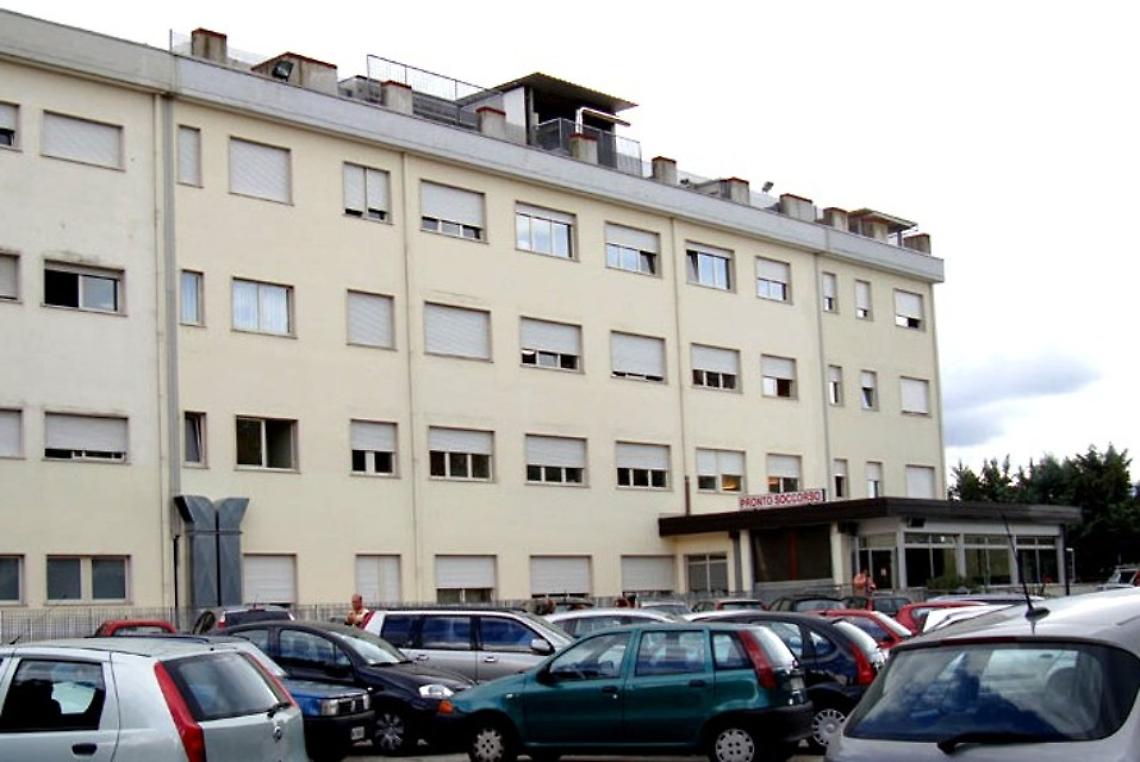 "Dovete visitare il ragazzo prima degli altri", medici aggrediti a Villa dei fiori