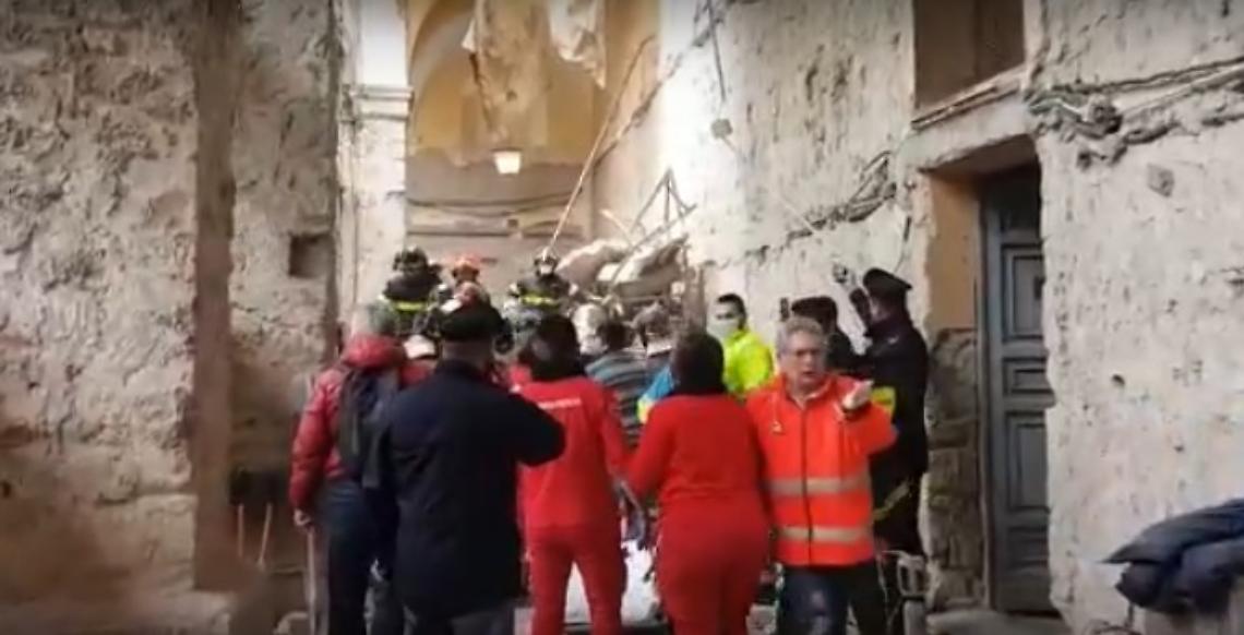 Ha estratto vivo un operaio, il vigile del fuoco: minuti interminabili 