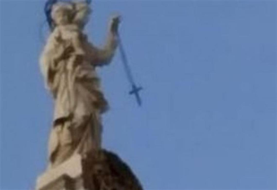 Pompei, ma quale miracolo: «Si era staccato il tirante»