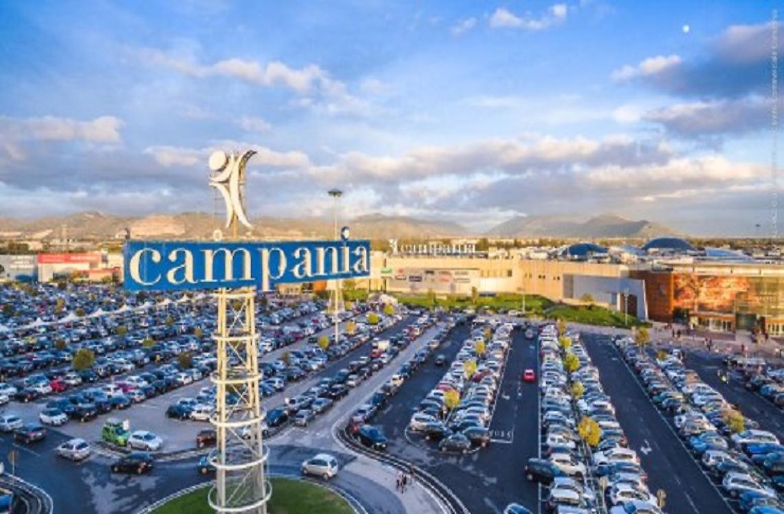 Palpeggia una 12enne, poi la filma nel camerino di un negozio: arrestato per violenza sessuale