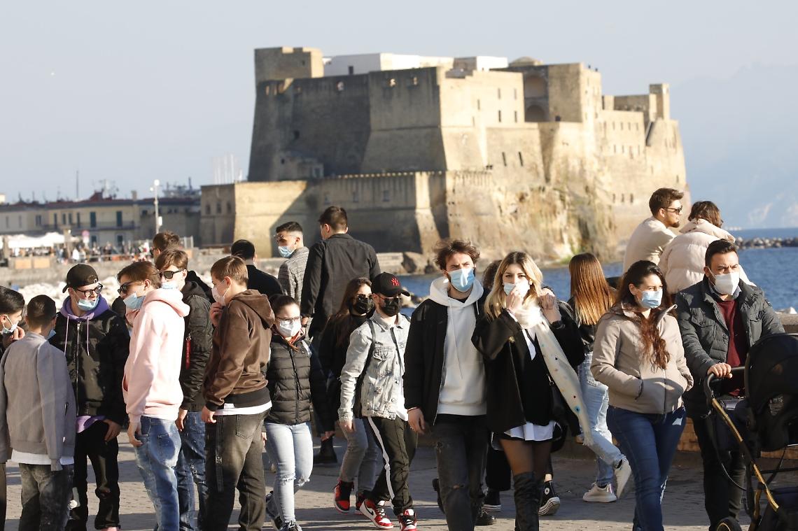 Campania zona arancione da lunedì