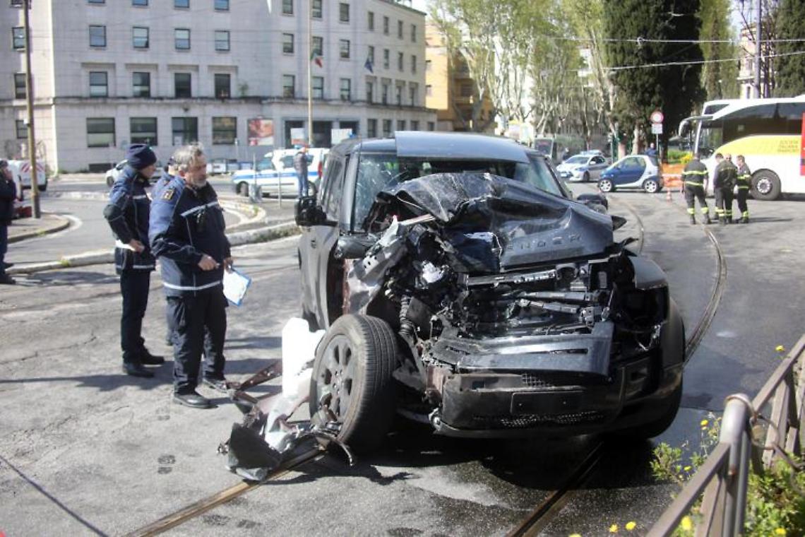 Incidente a Roma per Ciro Immobile, scontro in auto contro tram