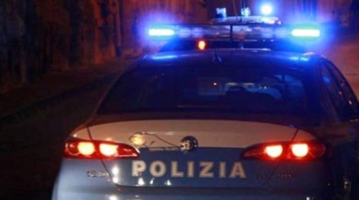 Dà fuoco a cartoni in strada a Napoli, arrestato 