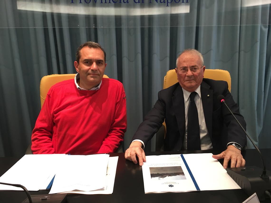 De Magistris alla Confcommercio: “Sgravi fiscali per gli esercenti”