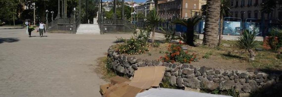 Degrado in Villa comunale, atti osceni nei luoghi dei bambini