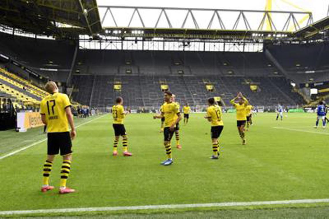 La Bundesliga ricomincia da Haaland: gol ed esultanza a distanza di sicurezza