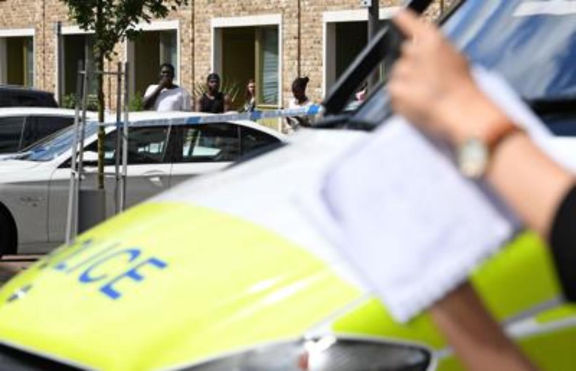 Westminster, scatta l'allarme per un uomo con il coltello